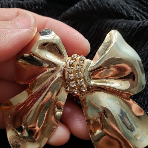 Vintage Large Gold Tone Bow with Rhinestone Centre Collar Pin - Picture 9 of 11